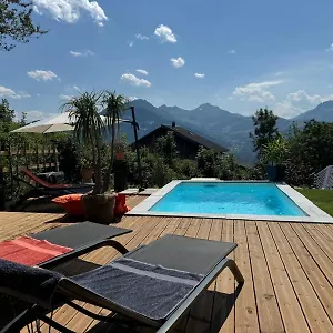 https://le-moulin-de-navette-la-roue.hotels-rhonealpes.com