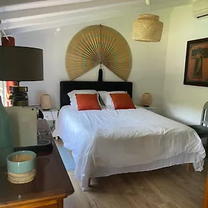 https://la-borreliane.fr-provencehotel.com